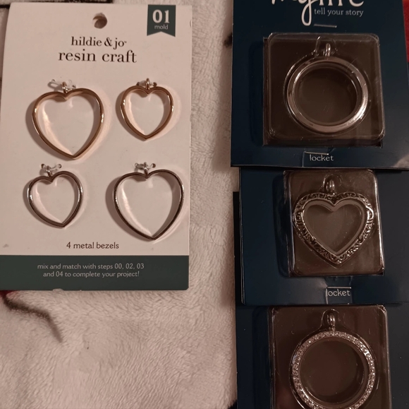 Jewelry - Picture 3 of 9